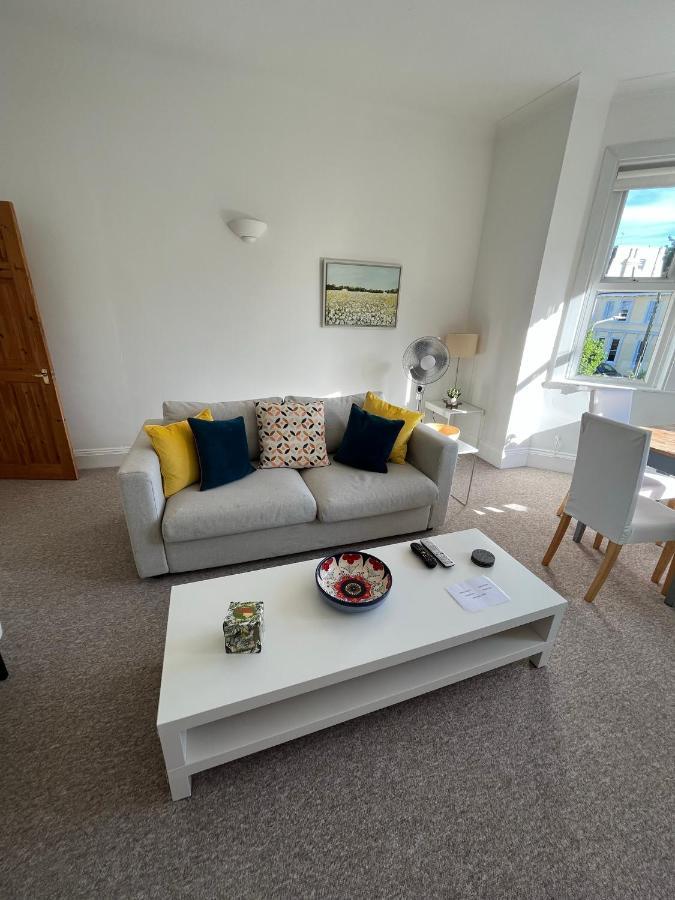 Tree Tops Apartment In Tunbridge Wells Esterno foto